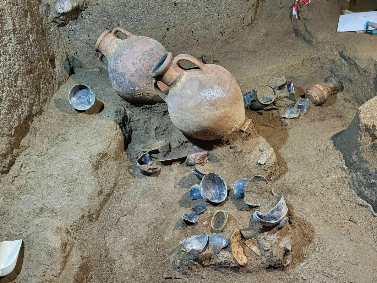 Arheologi ir atraduši “Svēto Grālu”, kura meklējumi ilga vairāk nekā 80 gadus, sarūsējusi piena kannā.