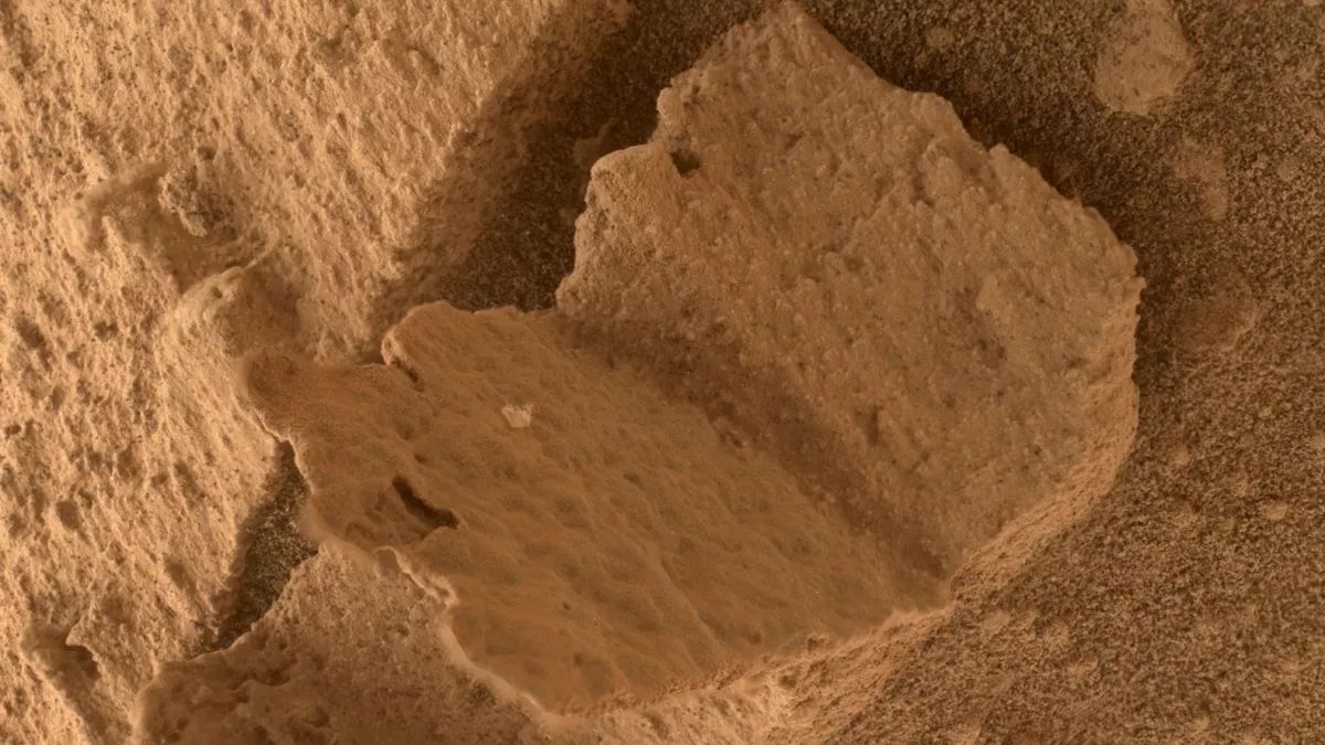 NASA ir nonākusi vienā no “huevos de araña” kubiem uz Marsa un nezina, kas tagad šeit notiks.