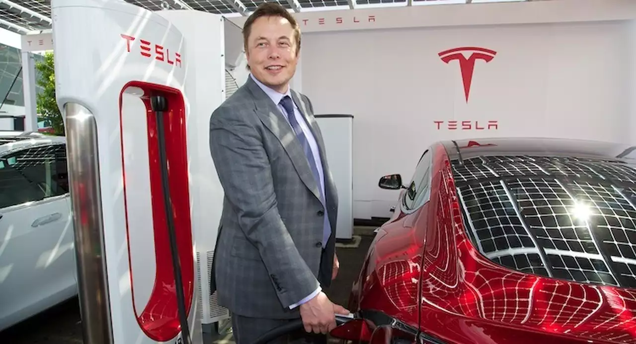 Viņš pērk Tesla, nobrauc 1000 kilometrus un brīnās, kad aprēķina summu: «Tas ir aptuveni 35 dolāri mēnesī».