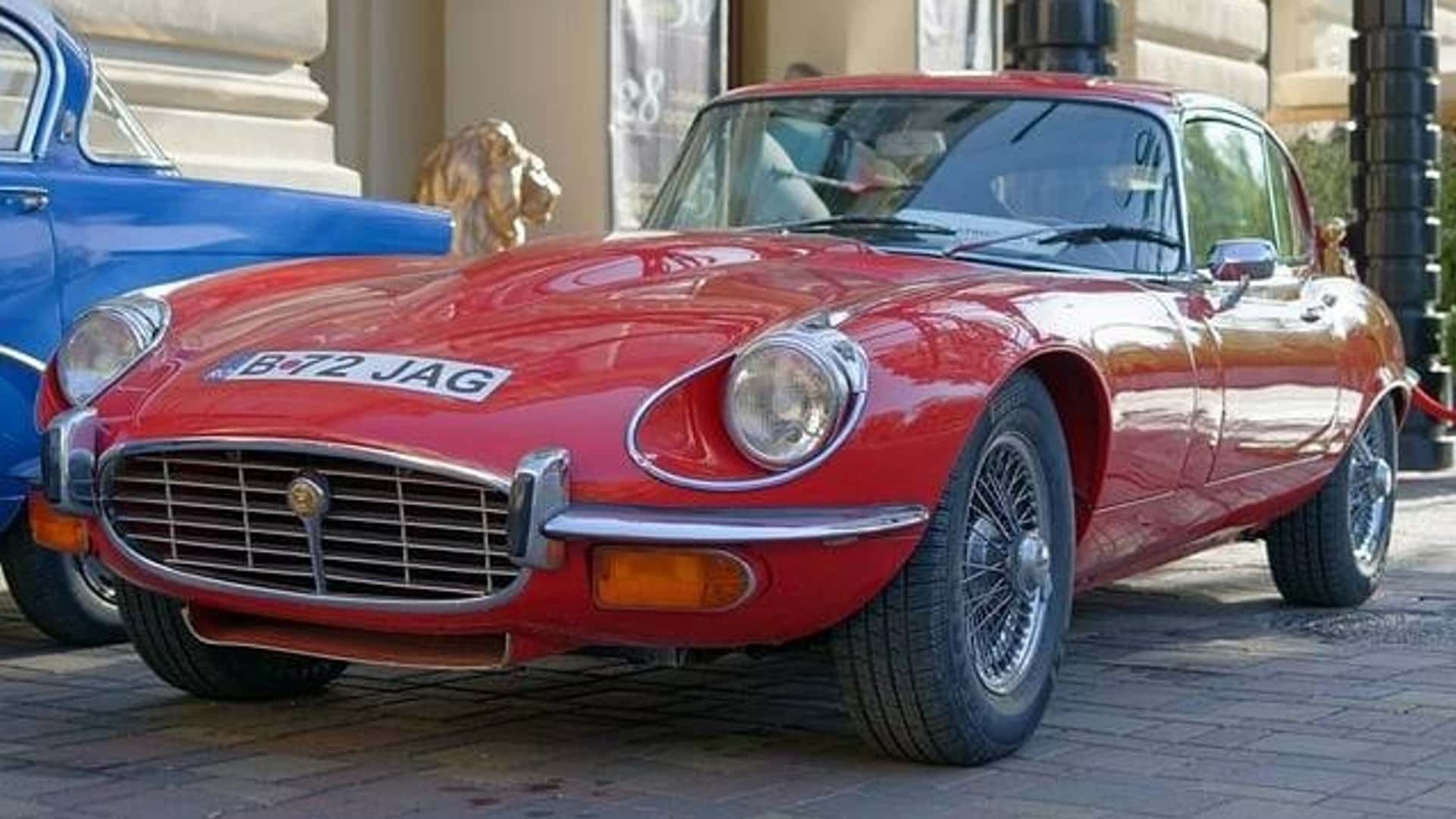 Cilvēks, kuram pieder 200 klasiskie automobiļi, izliek tos izsolē: «Nav svarīgi nauda, bet gan vēsture».